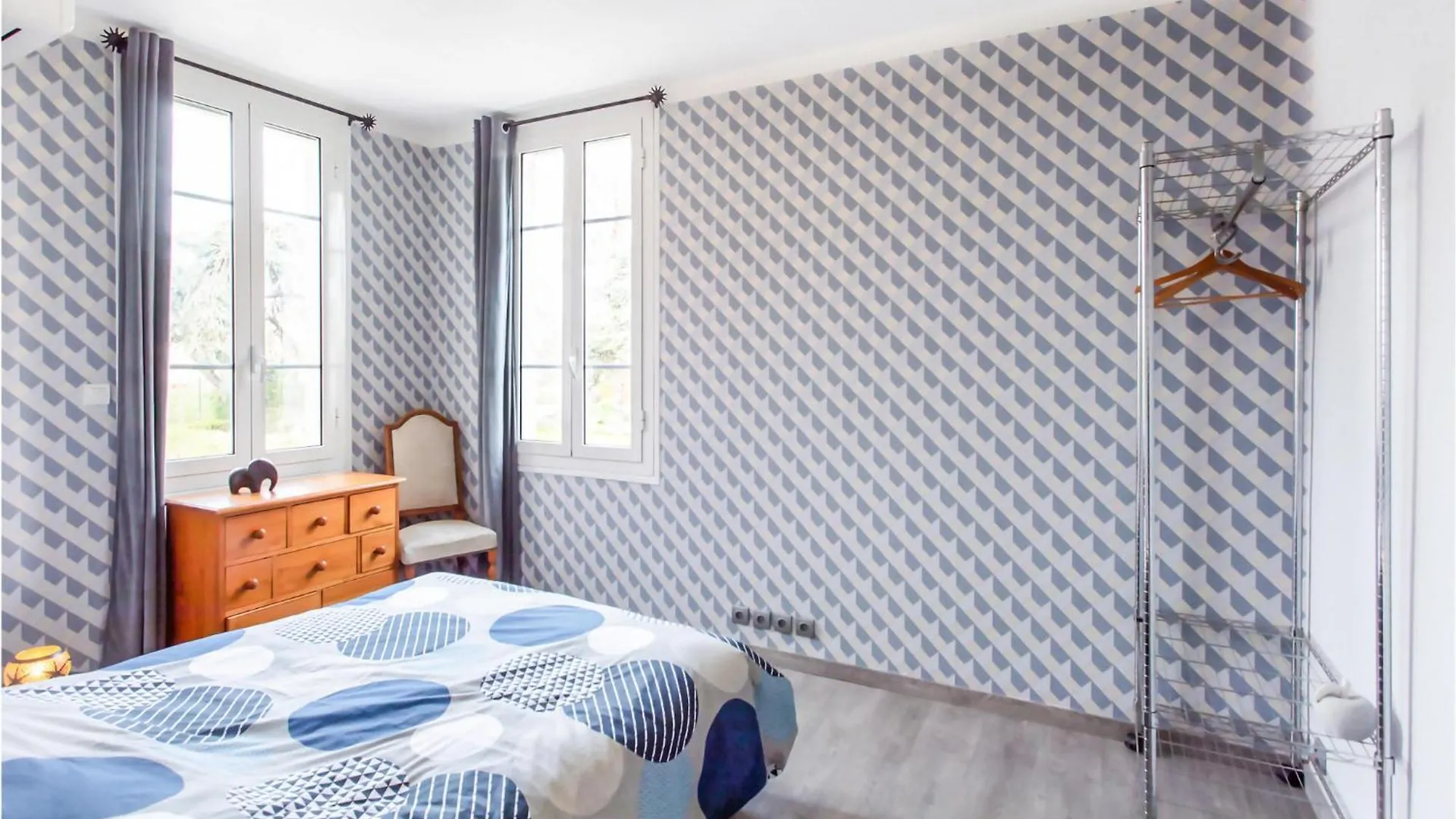 6 Bedroom Lovely Home In Saint-Laurent-Du-Var 0*,  Francie