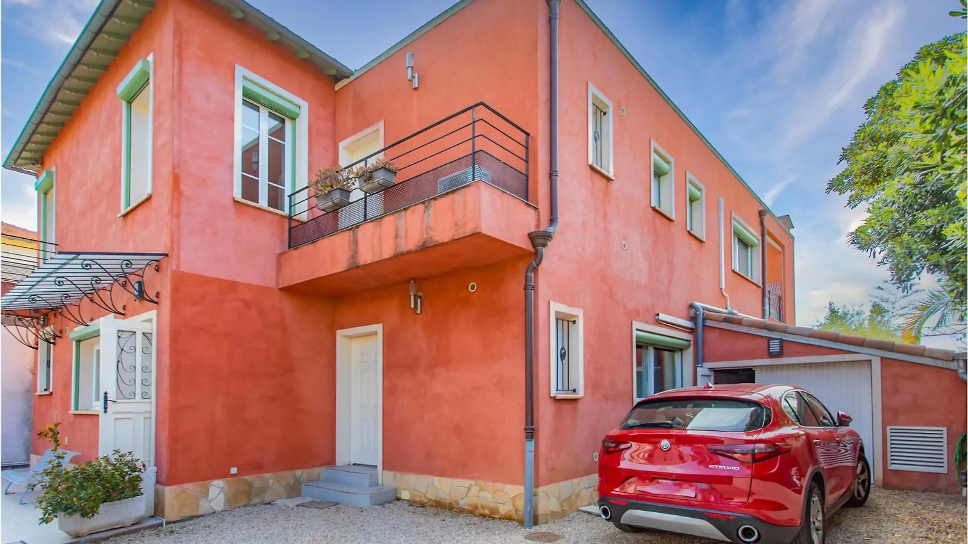 6 Bedroom Lovely Home In Saint-Laurent-Du-Var 0*,