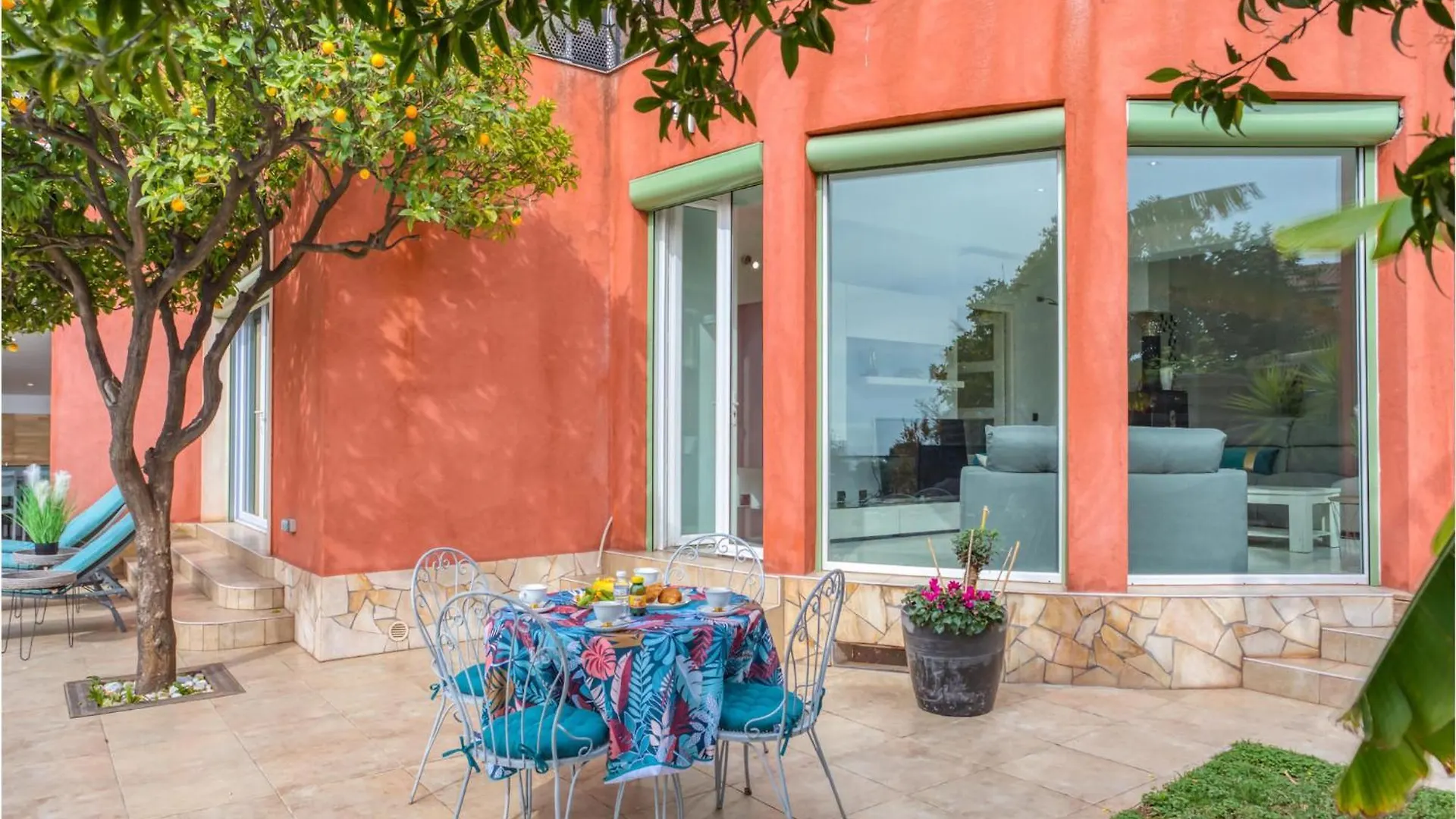 6 Bedroom Lovely Home In Saint-Laurent-Du-Var