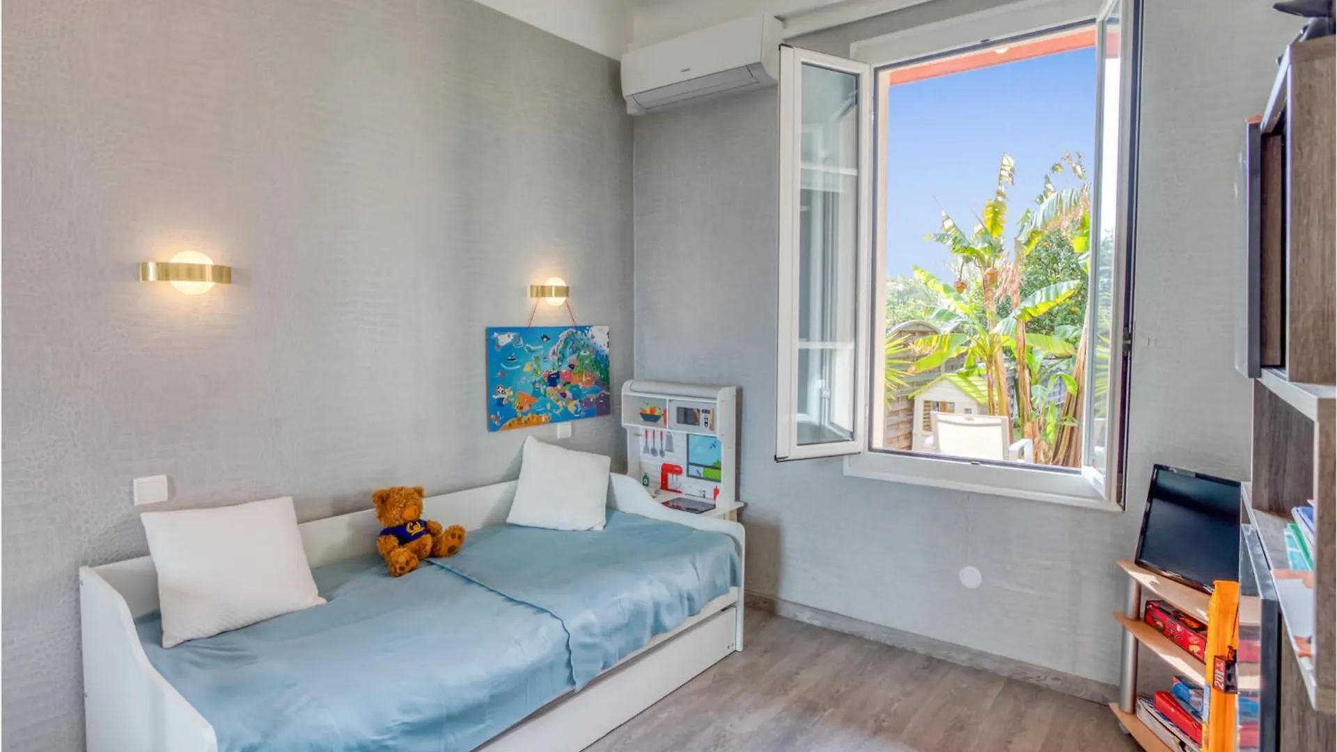 6 Bedroom Lovely Home In Saint-Laurent-Du-Var