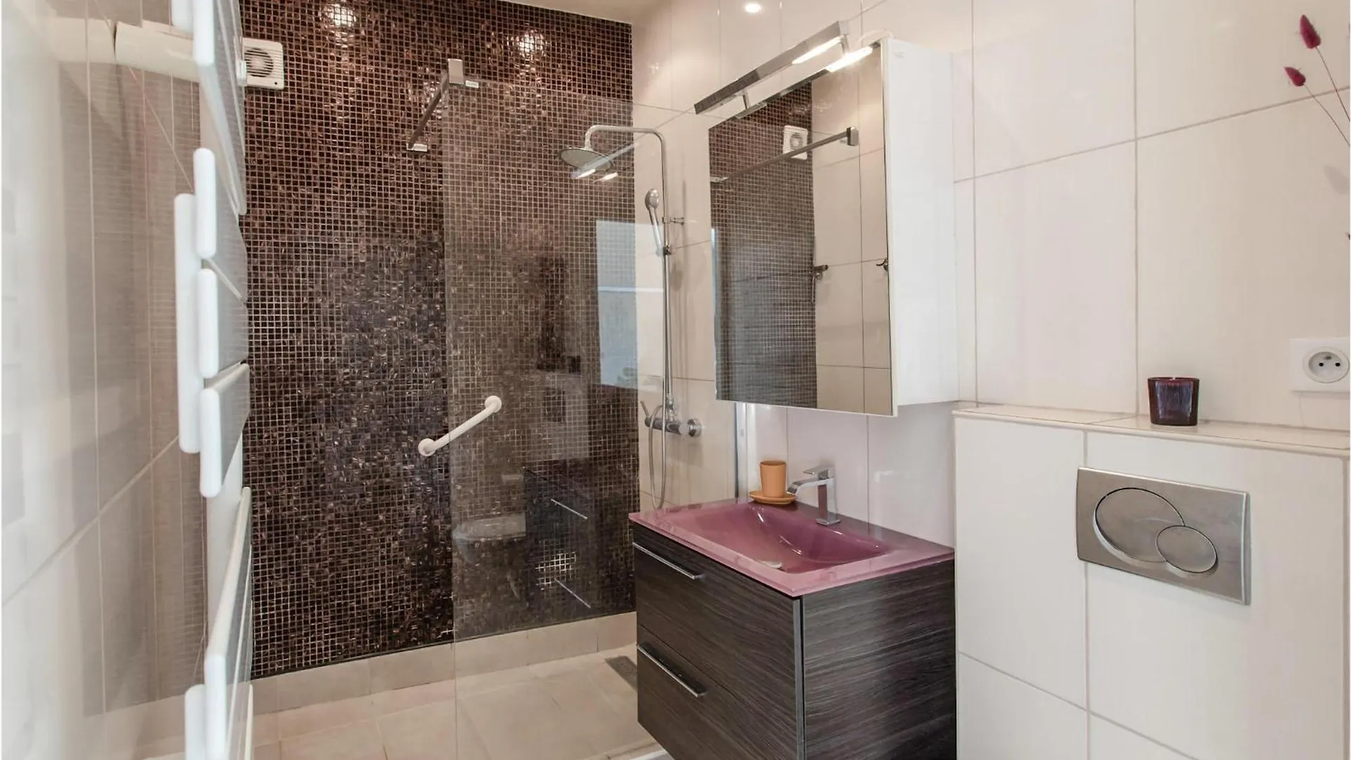 6 Bedroom Lovely Home In Saint-Laurent-Du-Var 0*,  Francie