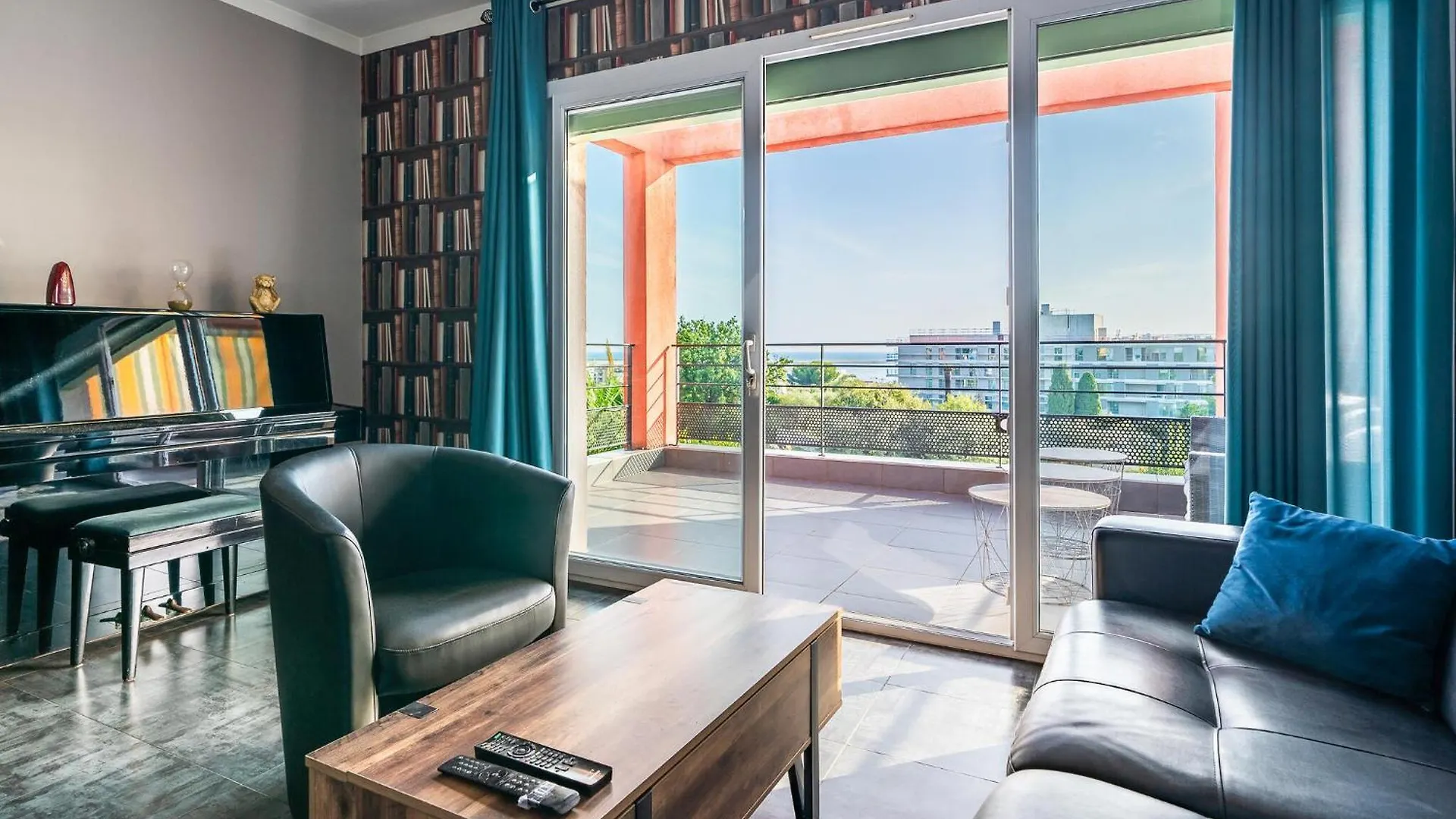 6 Bedroom Lovely Home In Saint-Laurent-Du-Var 0*,