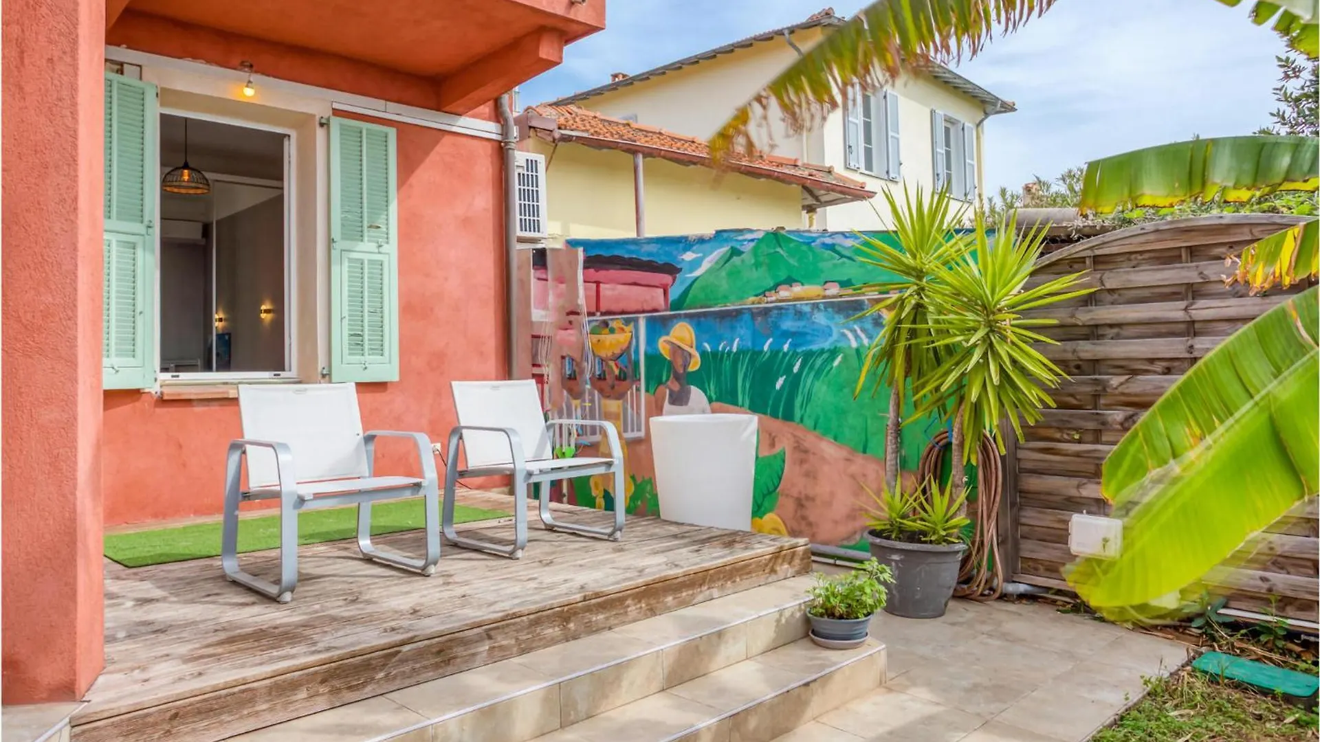 6 Bedroom Lovely Home In Saint-Laurent-Du-Var Holiday home