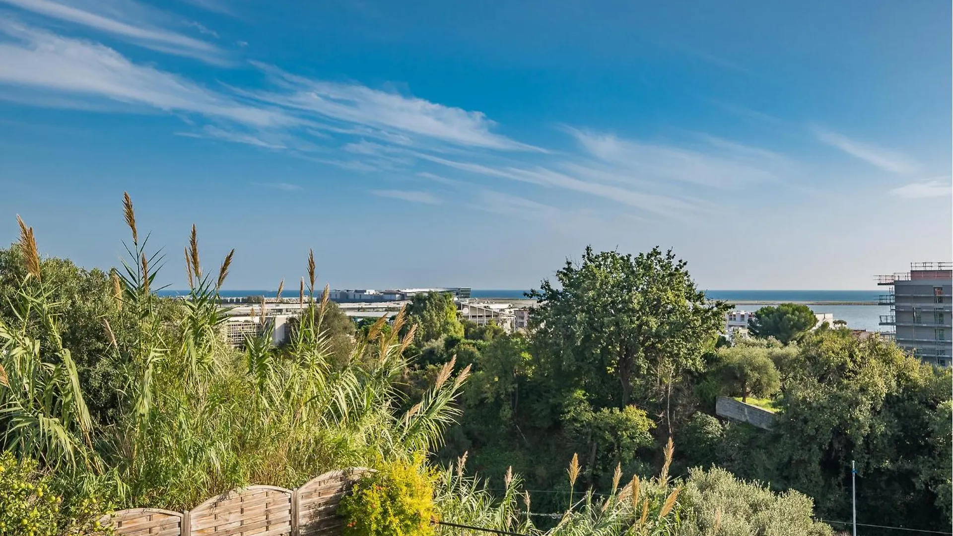 6 Bedroom Lovely Home In Saint-Laurent-Du-Var 0*,