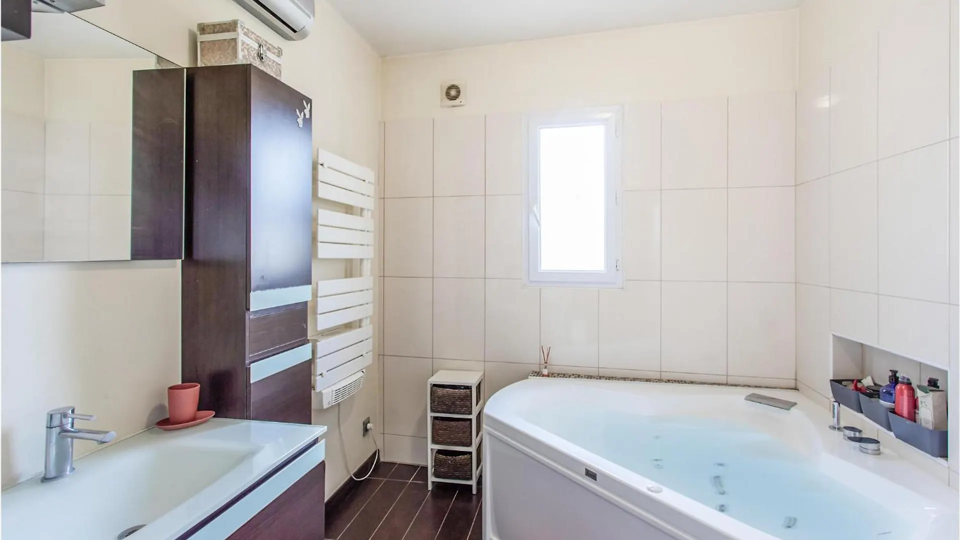 6 Bedroom Lovely Home In Saint-Laurent-Du-Var France